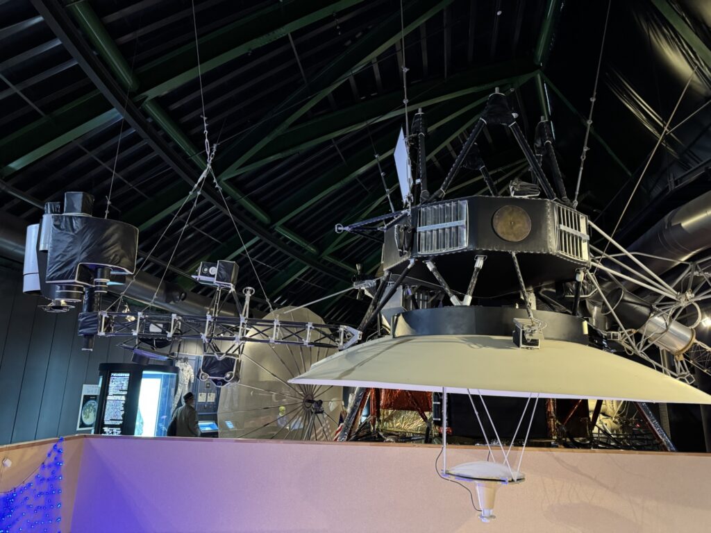 コスモアイル羽咋に展示されたボイジャー惑星探査機