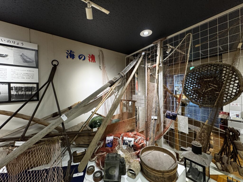 羽咋市歴史民俗資料館の漁具展示コーナー