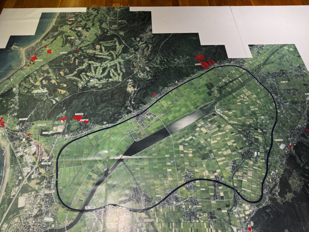 床に敷かれた羽咋の遺跡分布図