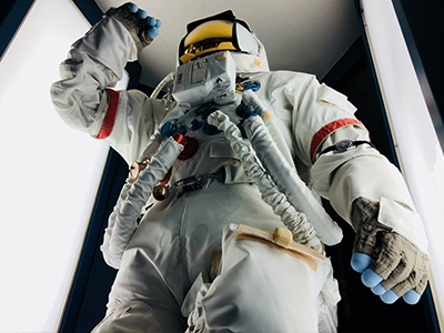 アポロ宇宙服のバイザーとヘルメット部分