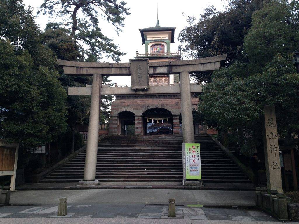 金沢・尾山神社の鳥居と神門