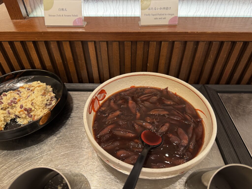 大鉢に盛られたほたるいかの沖漬け