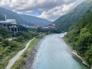 黒部峡谷・山彦橋から見下ろす黒部川の清流